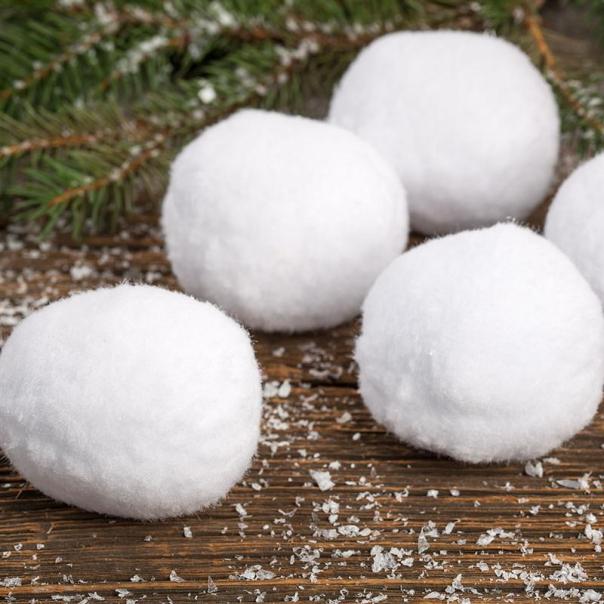 Indoor snowball by Snowtime Anytime